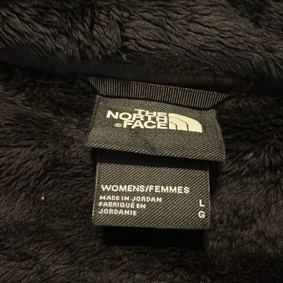 The north face-L-black-pull over, 1/4 zip,L/S, embroidered logo, pocket, jacket. - Picture 9 of 16